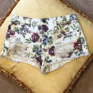 Forever 21 Mid Rise Cut Off Distressed Denim Floral Shorts Size 28 Ivory Blue